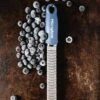 Microplane Premium Reibe / Zester, Denim Blau -Küche Grill Laden microplane premium reibe zester denim blau f60f9fe110d10a32b4386a71dbe08dca