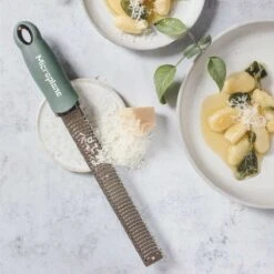 Microplane Premium Reibe / Zester, Eukalyptus Grün -Küche Grill Laden microplane premium reibe zester eukalyptus gruen f5b418ee93cb819ce7cdd7117b5a77b9