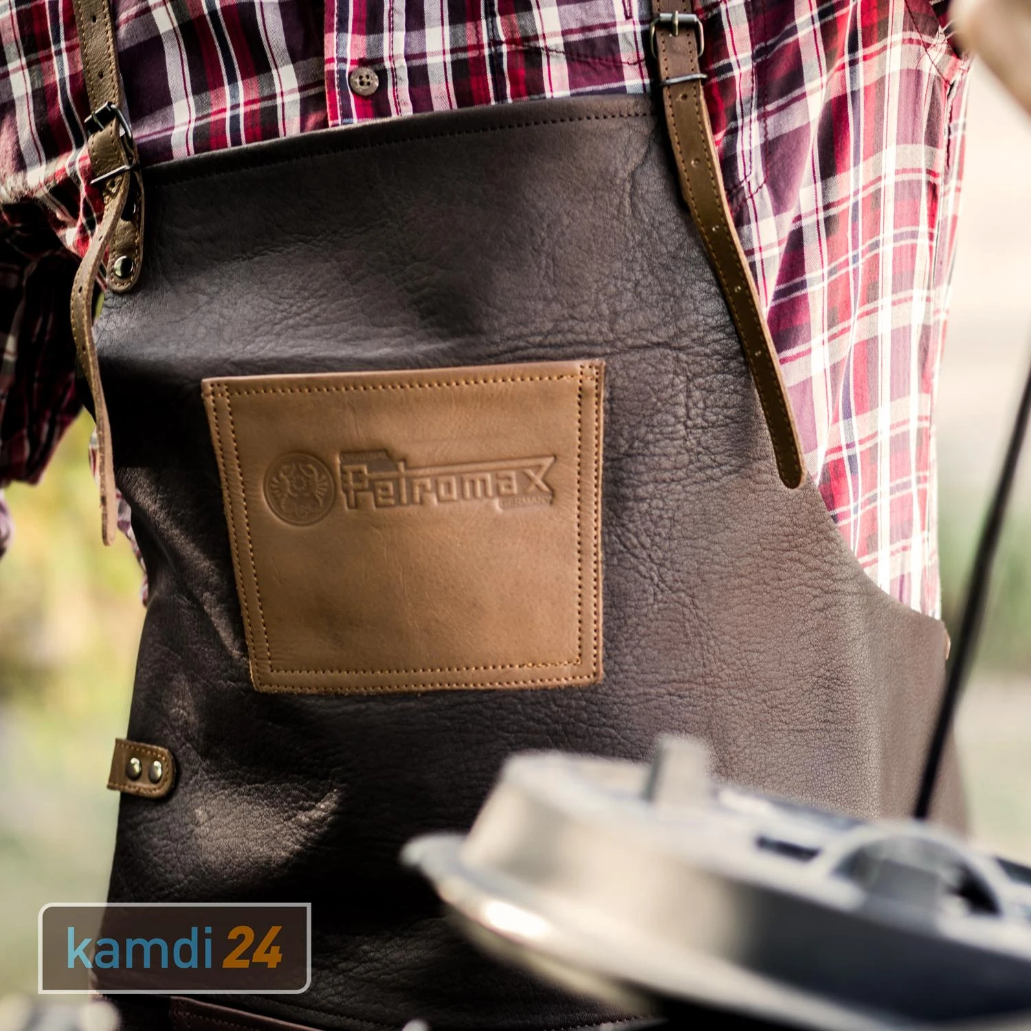 Petromax Büffelleder-Schürze Mit Gekreuztem Nackenband 11 Petromax Büffelleder-Schürze Mit Gekreuztem Nackenband – Bild 9